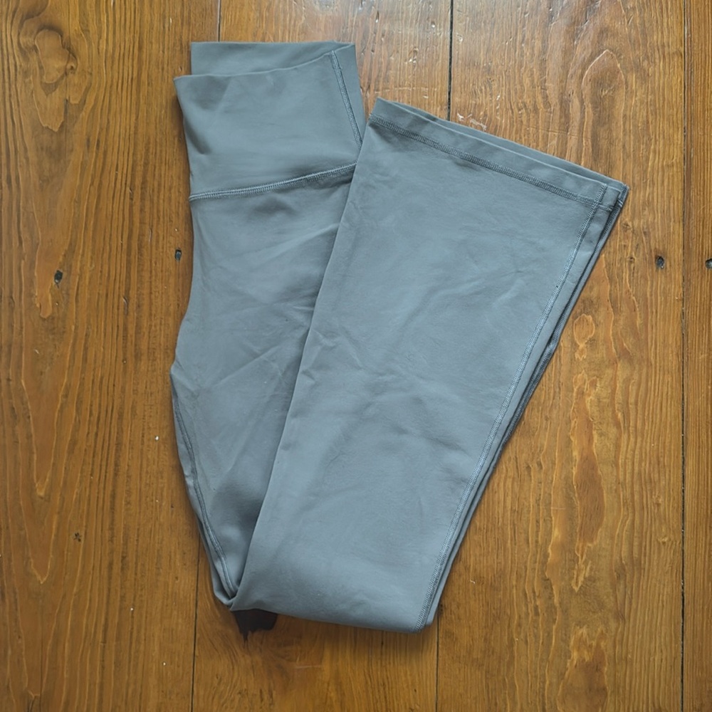 Aritzia TNA flair leggings